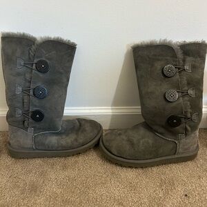 UGG Women's Bailey Button Triplet II Boots In Gray Size 6